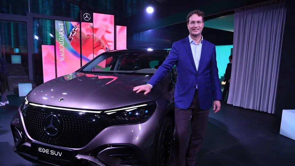 Paris Motor Show: Alternative drives and networking