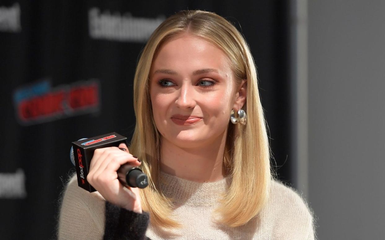 Sophie Turner interviewed during Entertainment Weekly's panel at New York Comic Con 2018 - Getty Images North America