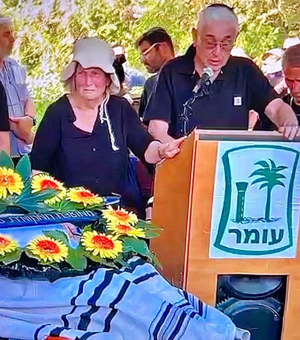 Ilan and Carol Troen at the funeral of their daughter Debbie.