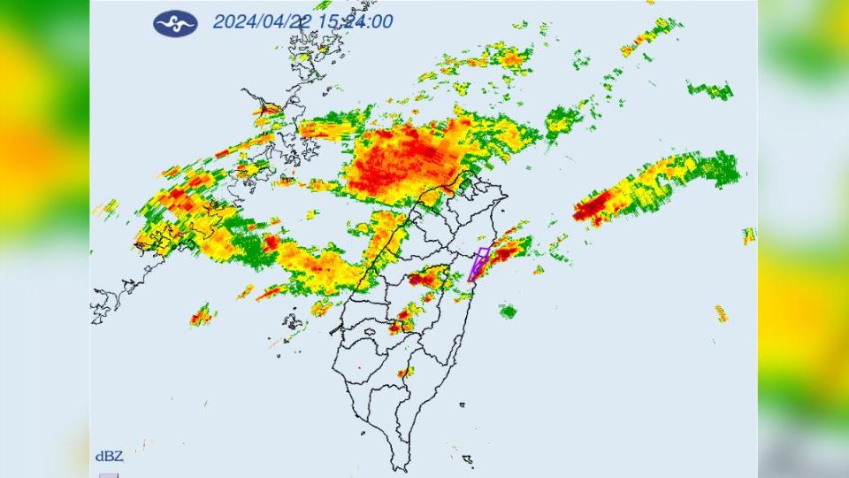 15:55發布大雷雨即時訊息。（圖／氣象署）