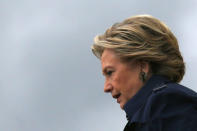 U.S. Democratic presidential nominee Hillary Clinton arrives at Burke Lakefront airport in Cleveland, Ohio U.S., October 21, 2016. REUTERS/Carlos Barria