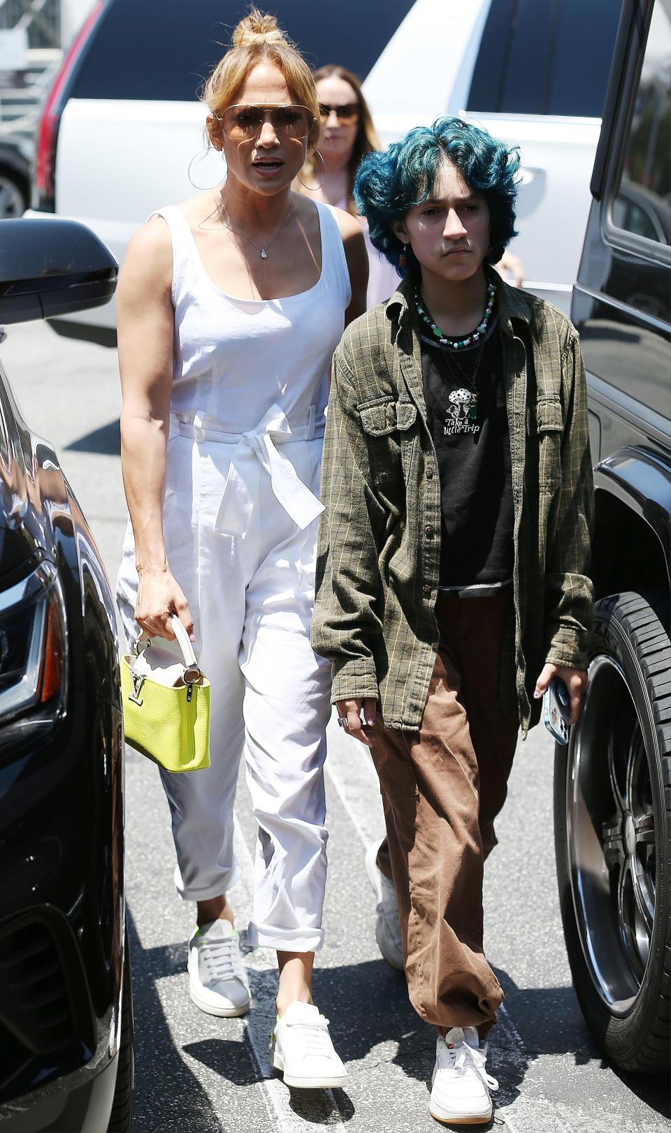 Jennifer Lopez and Ben Affleck go to lunch with their children at the Brentwood Country Mart. - Credit: MEGA