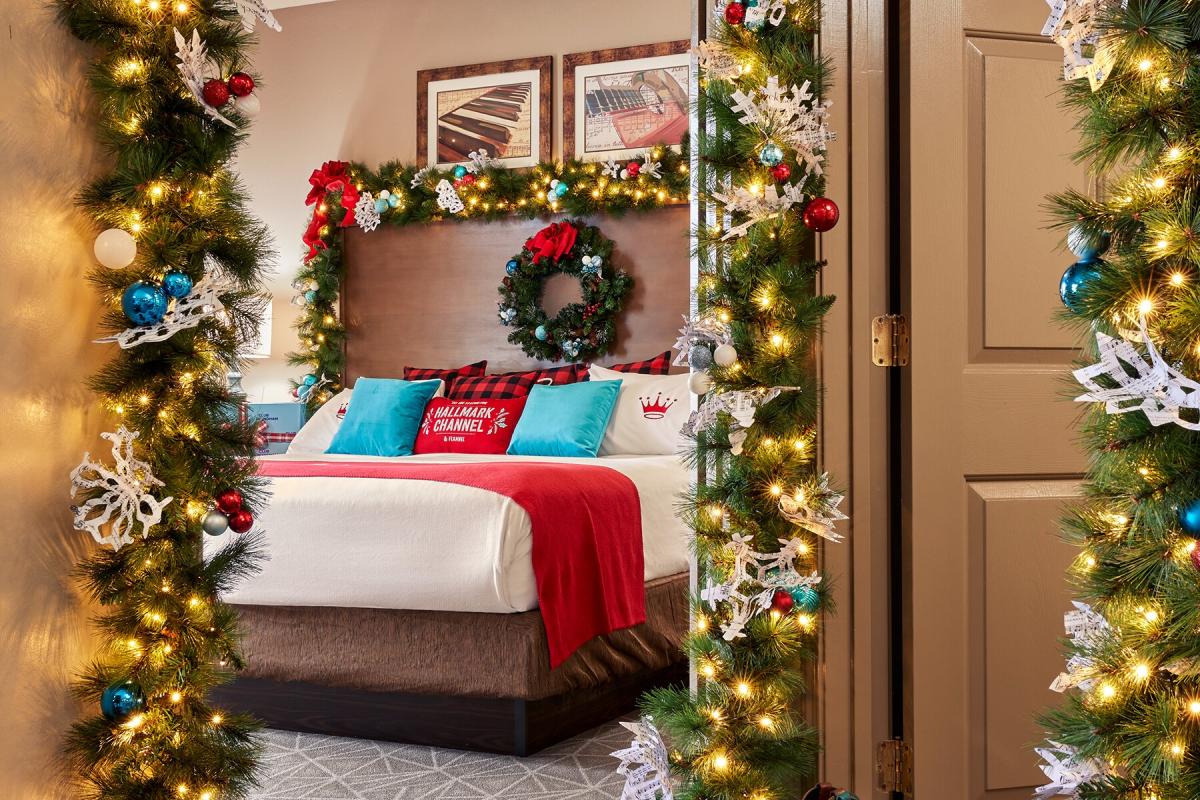 These Hallmark Christmas Suites Will Make You Feel Like You\'re in ...