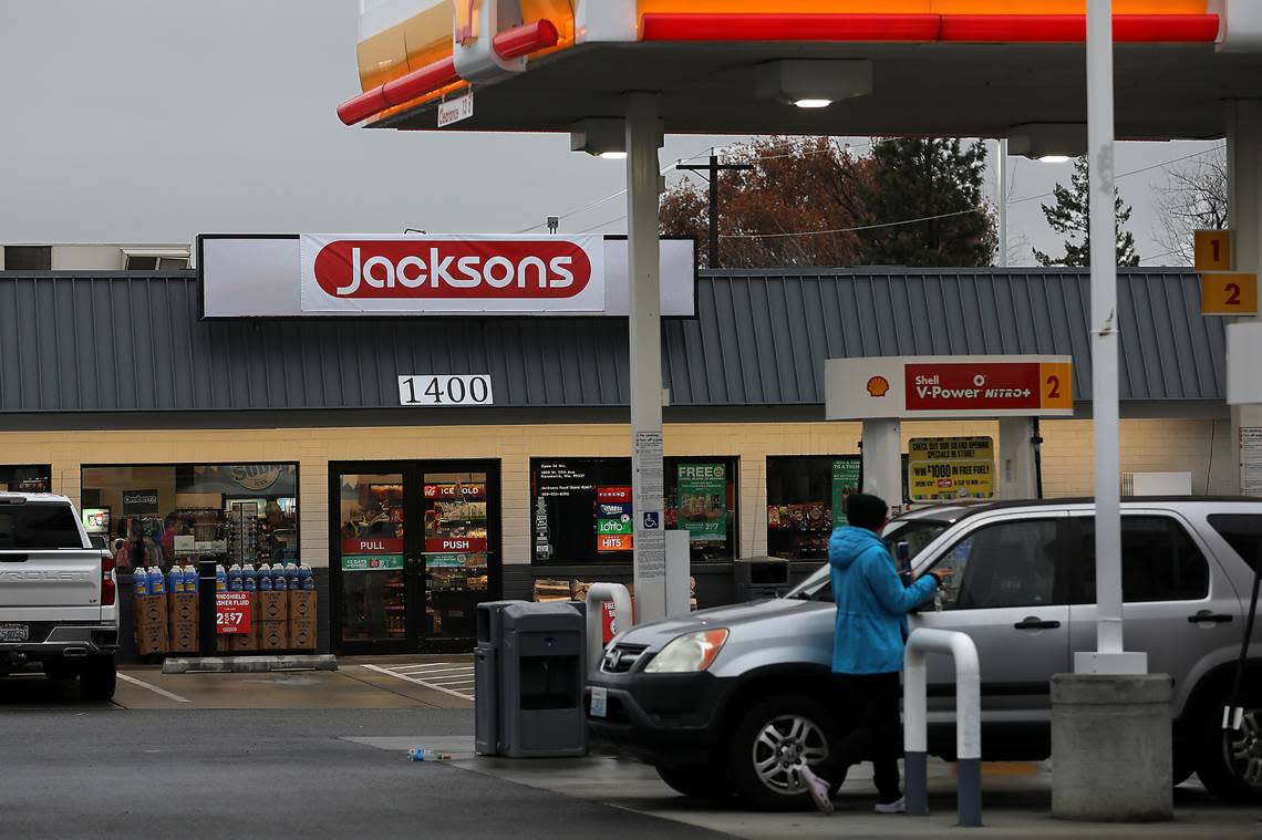 Jacksons Food Stores (Jacksons) has taken over operations of five convenience store and gas station locations around the Tri-Cities area. Customers will have access to new perks from Jacksons, including bean to cup coffee selections, an enhanced beer and wine selection, Frazil slush drinks and Jacksons Let’s Go Rewards. This is one of the five locations at 1400 West 27th Avenue in Kennewick.