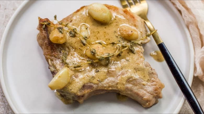 pork chops with wine and garlic sauce