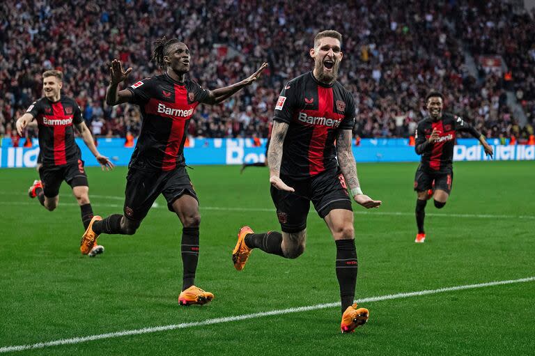 El grito de Robert Andrich y de todo Bayer Leverkusen, que con el último aliento igualó frente a Stuttgart por la Bundesliga y sostuvo una serie invicta de casi un año.