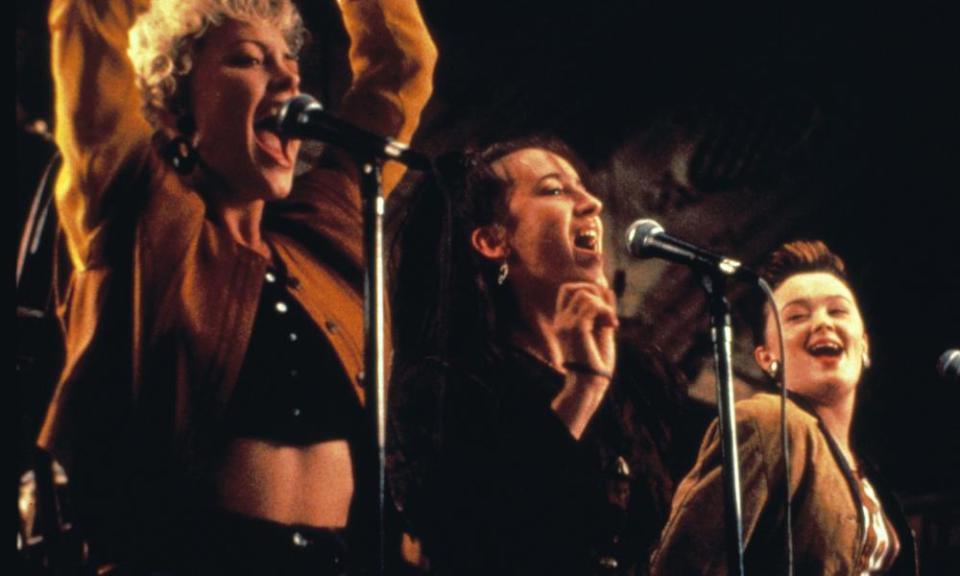 Angeline Ball, Maria Doyle, Bronagh Gallagher in The Commitments.