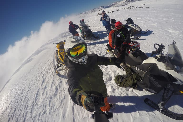 En fotos: subir al volcán Copahue en moto de nieve, una experiencia inolvidable