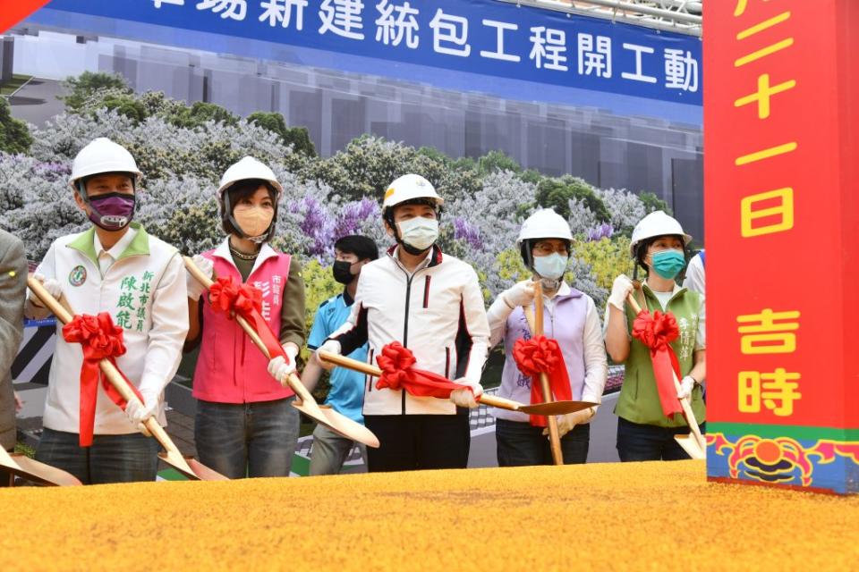 三重重陽公園地下停車場工程二十一日舉行動土開工典禮。（記者蔡琇惠攝）