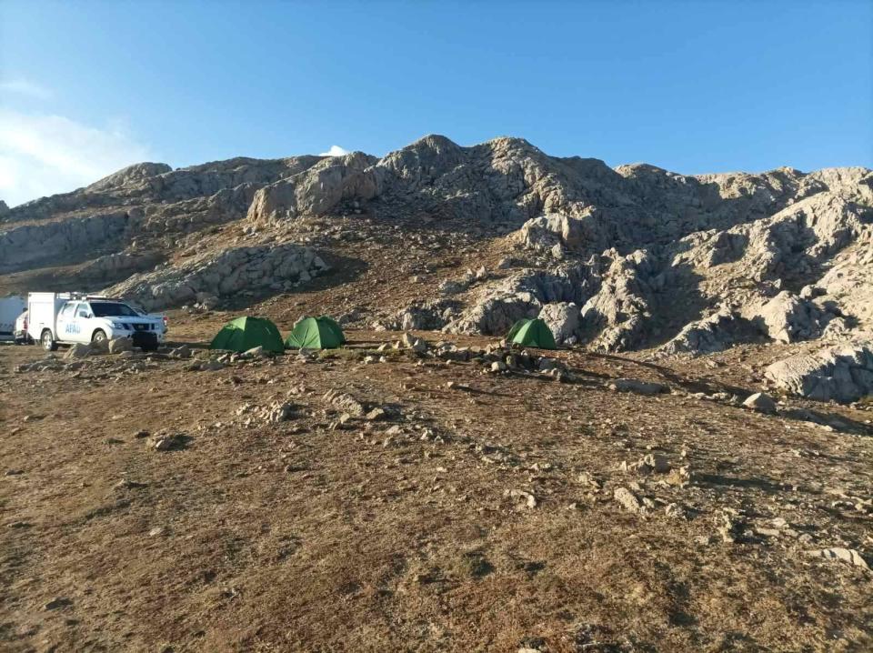 An operation is underway to rescue American speleologist Mark Dickey, who became ill while exploring Turkey's Morca cave complex.