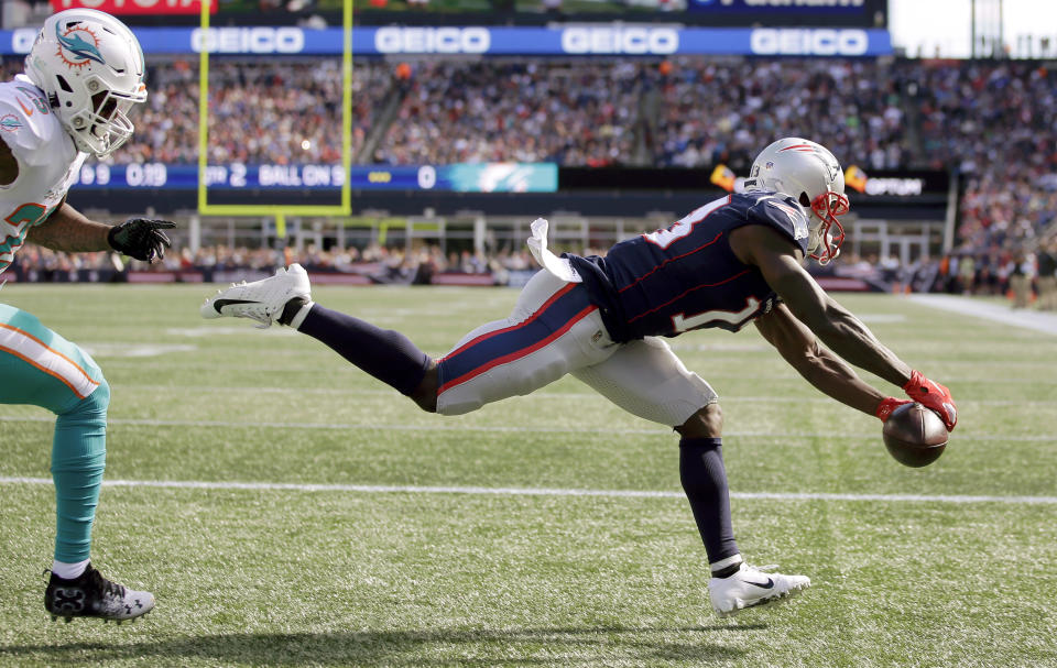 New England Patriots wide receiver Phillip Dorsett, right, makes a fingertip touchdown catch in the end zone in front of Miami Dolphins cornerback Xavien Howard during the first half of an NFL football game, Sunday, Sept. 30, 2018, in Foxborough, Mass. (AP Photo/Steven Senne)