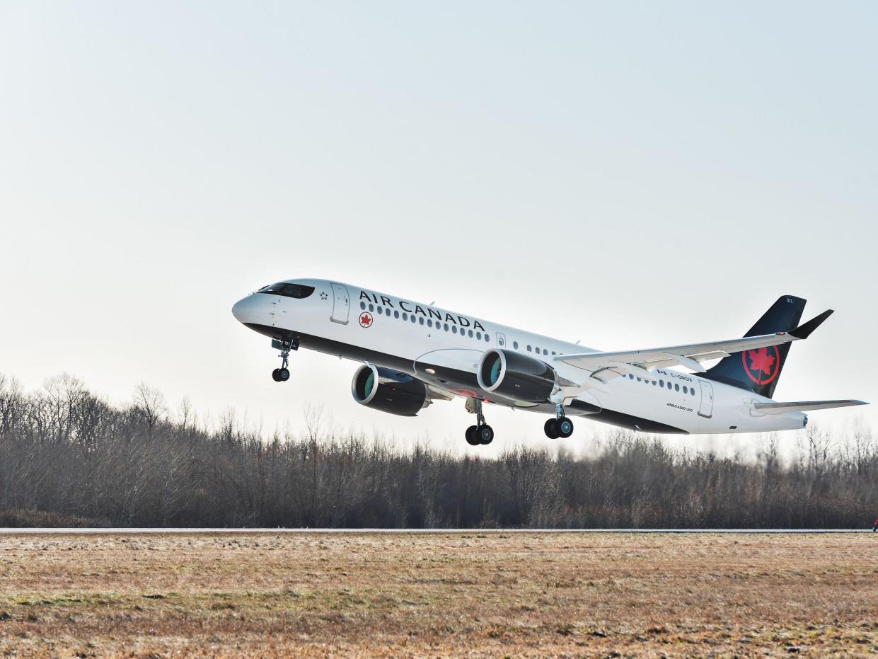 A220 Air Canada takeoff