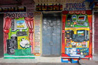 <p>A mural on a shop front illustrates electrical appliances in Wabari district of Mogadishu, Somalia, June 8, 2017. (Photo: Feisal Omar/Reuters) </p>