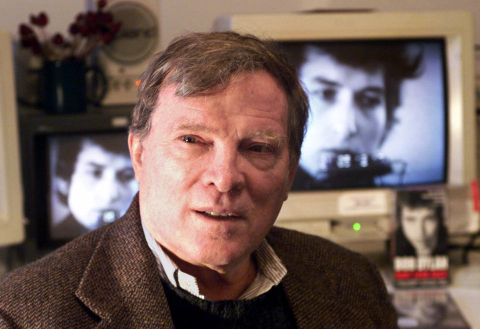 CORRECTS TO FIRST NAME TO FRAZER INSTEAD OF FRANK PENNEBAKER FILE - In this Jan. 27, 2000 file photo, documentary filmmaker D.A. Pennebaker is flanked by 35-year-old images of Bob Dylan as Pennebaker sits in his New York editing suite. Oscar-winning documentary maker Pennebaker has died at the age of 94. Frazer Pennebaker said in an email his father died Thursday, Aug. 1, 2019, at his Long Island home from natural causes. (AP Photo/Kathy Willens, File)