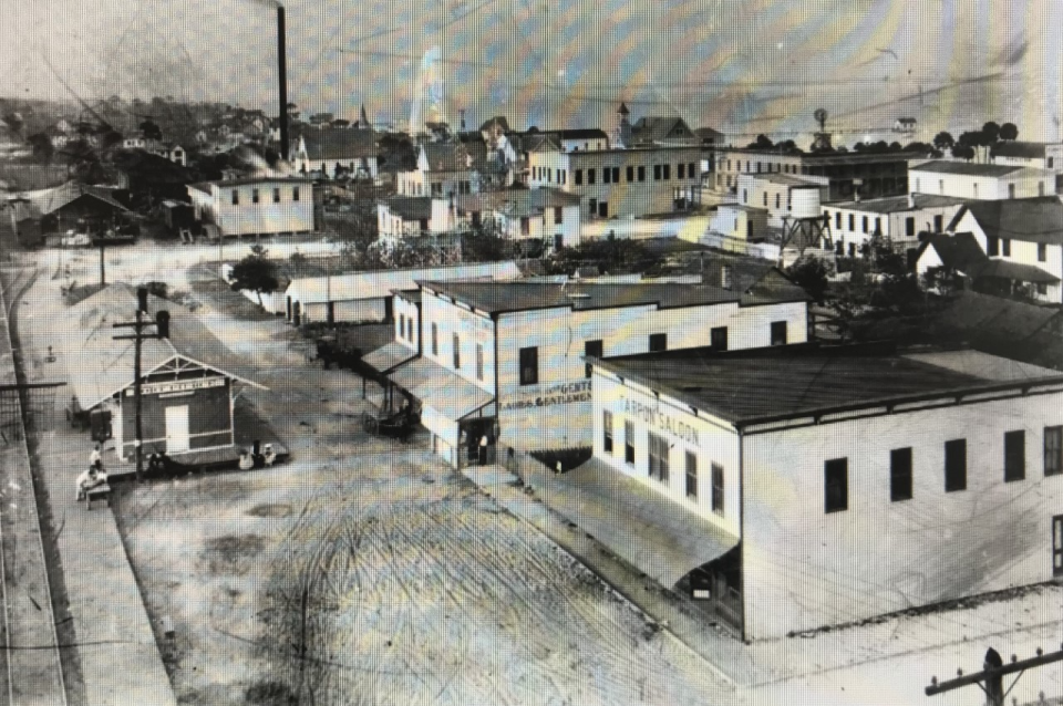 Downtown Fort Pierce around 1900 with Tarpon saloon, at right, across from the railroad station.