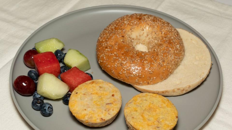 runners breakfast, egg bites with bagel and side of fruit