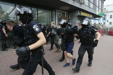 Riot police officers detain anti-LGBT protesters during the Equality March, organized by activists of the LGBT community, in Kiev, Ukraine June 17, 2018. REUTERS/Valentyn Ogirenko