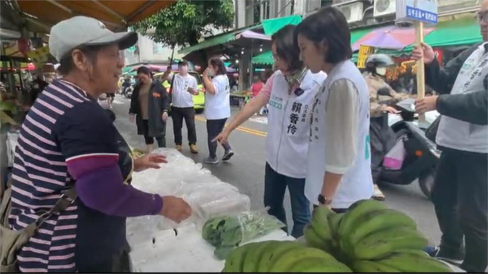 桃園第五選區三腳督大戰！　賴香伶合體黃瀞瑩掃街拜票