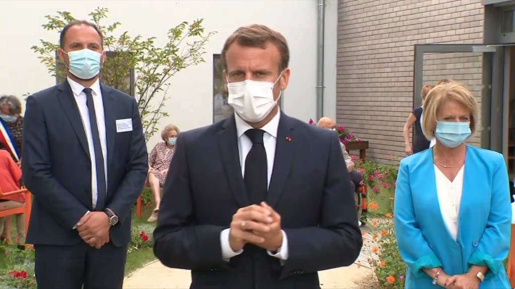 Emmanuel Macron à Bracieux, dans un Ehpad, le 21 septembre 2020 - BFMTV / Capture d'écran