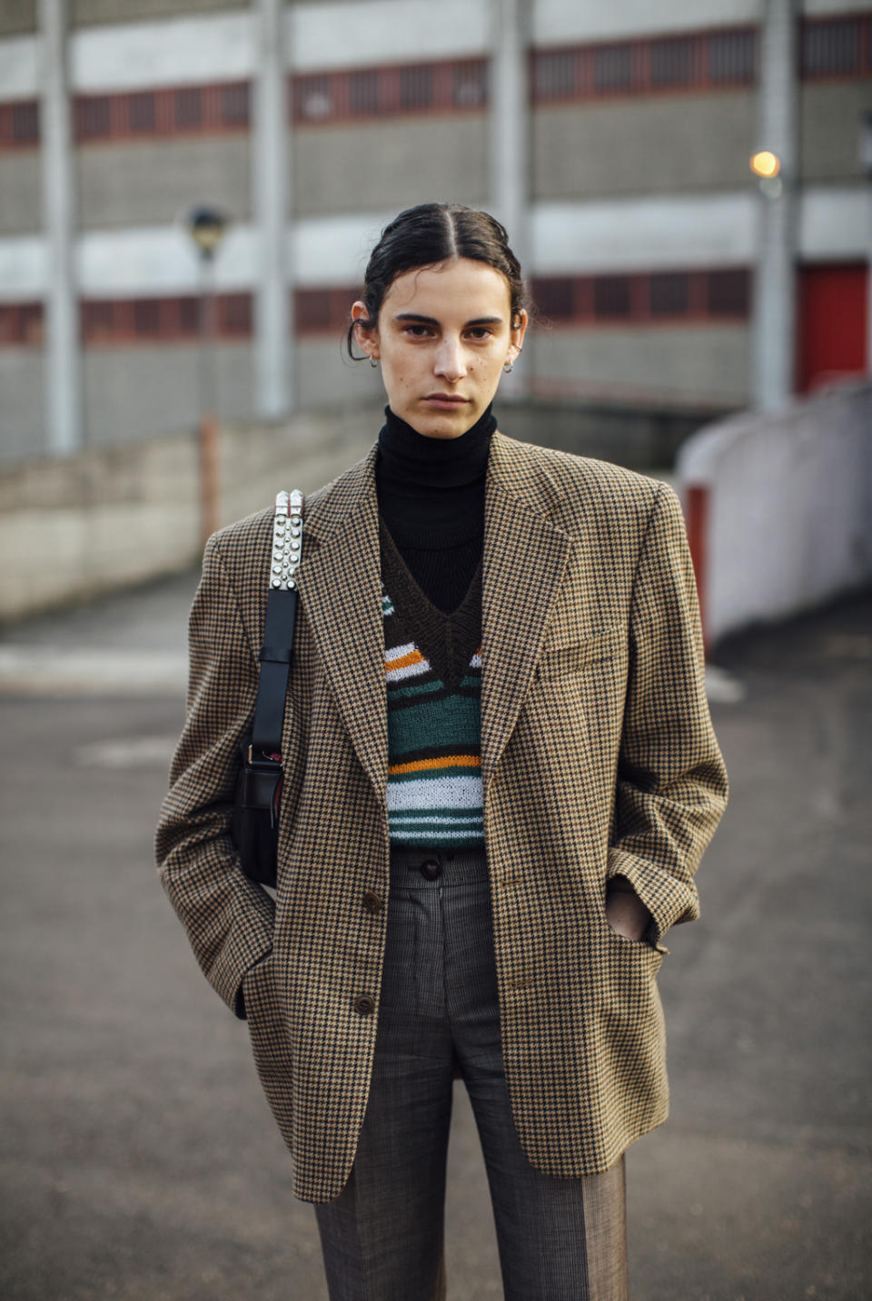 Un blazer aux épaules carrées