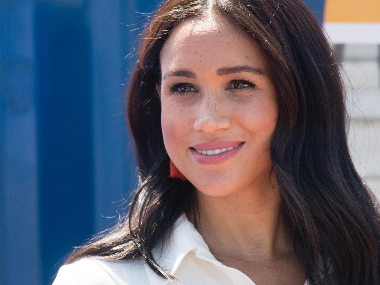 JOHANNESBURG, SOUTH AFRICA - OCTOBER 02: Meghan, Duchess of Sussex visit the Tembisa Township to learn about Youth Employment Services on October 02, 2019 in Tembisa, South Africa.  (Photo by Samir Hussein/WireImage)