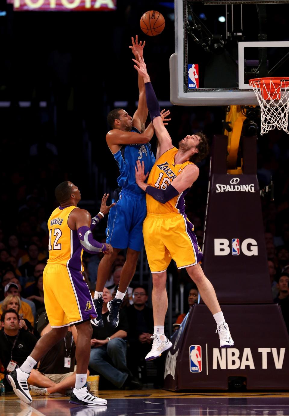 Dallas Mavericks v Los Angeles Lakers