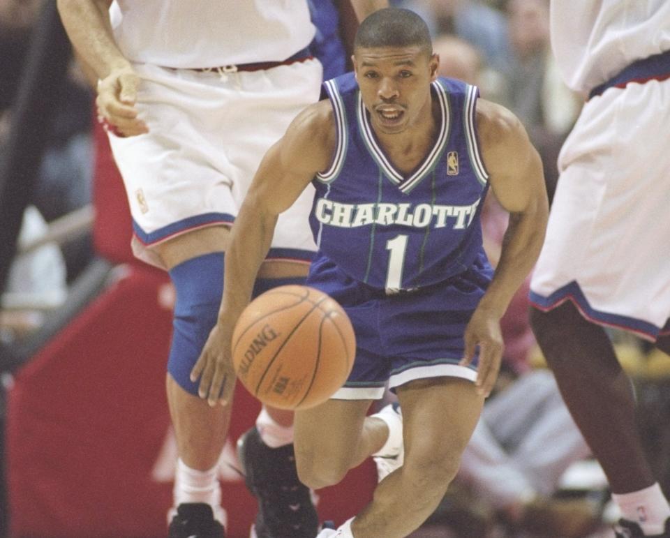 La historia de superación dentro y fuera de la cancha de Muggsy Bogues, el jugador  más bajo de la historia de la NBA