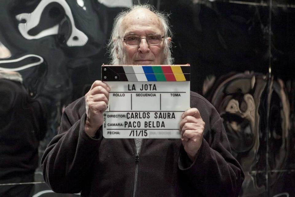 Carlos Saura, rodando su filme <em>La jota</em>, en 2015. <a href="https://www.filmaffinity.com/es/filmimages.php?movie_id=294334" rel="nofollow noopener" target="_blank" data-ylk="slk:FilmAffinity;elm:context_link;itc:0;sec:content-canvas" class="link ">FilmAffinity</a>