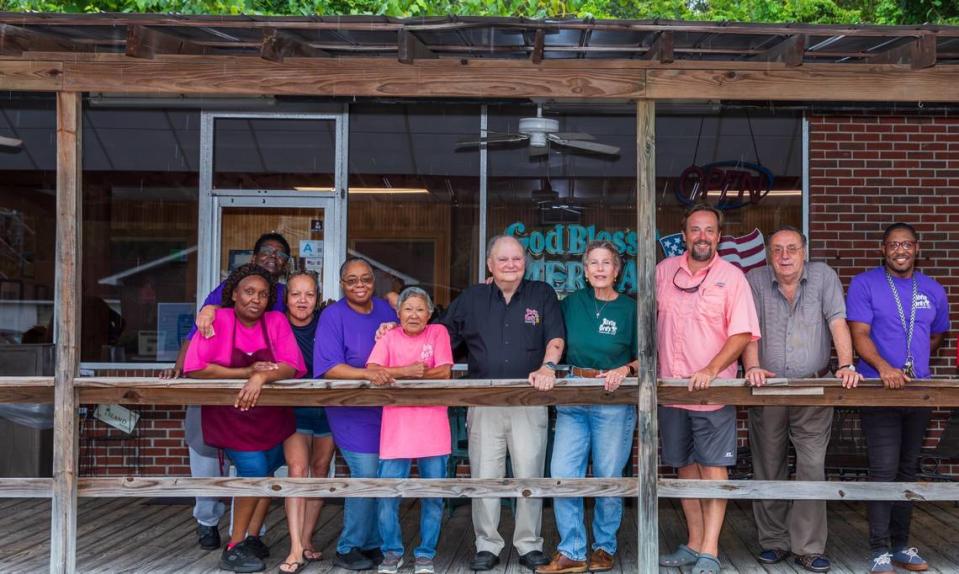 Tom and Marie Lewis have sold Alvin Ord’s Sandwhich Shop in Port Royal to Nick Borreggine and Nick Borreggine Sr. Employees and the Meyers and the Borreggines are pictured. From left to right: Lisa Oliver (back), Mollie Heyward, Mary Townsend, Ronette Grant, Eriko Ruelas, Tom and Marie Lewis, Nick Borreggine, Nick Borreggine Sr. and Mark McKay.