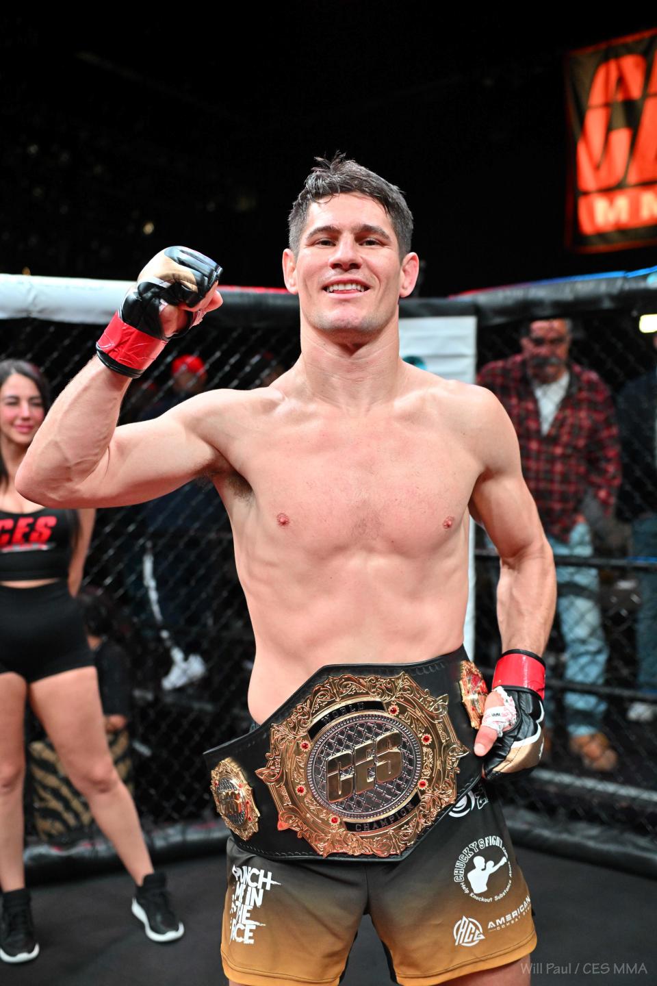 Charles “Boston Strong” Rosa won the Classic Entertainment and Sports (CES) world championship lightweight title, defeating Josh “Hook On” Harvey in the first round.