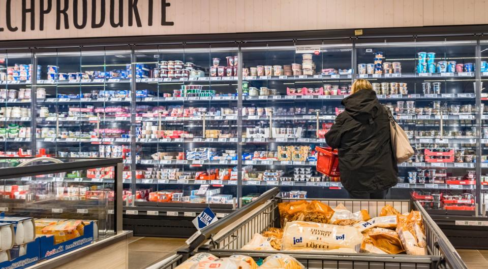 Nach Einschätzung des Münchner Ifo-Instituts deuten die aktuellen Preispläne der Unternehmen auf eine Pause beim Rückgang der Inflation hin. Vor allem Gastronomie, Spielwaren und Drogerieartikel sollen teurer werden. - Copyright: picture alliance/dpa | Markus Scholz