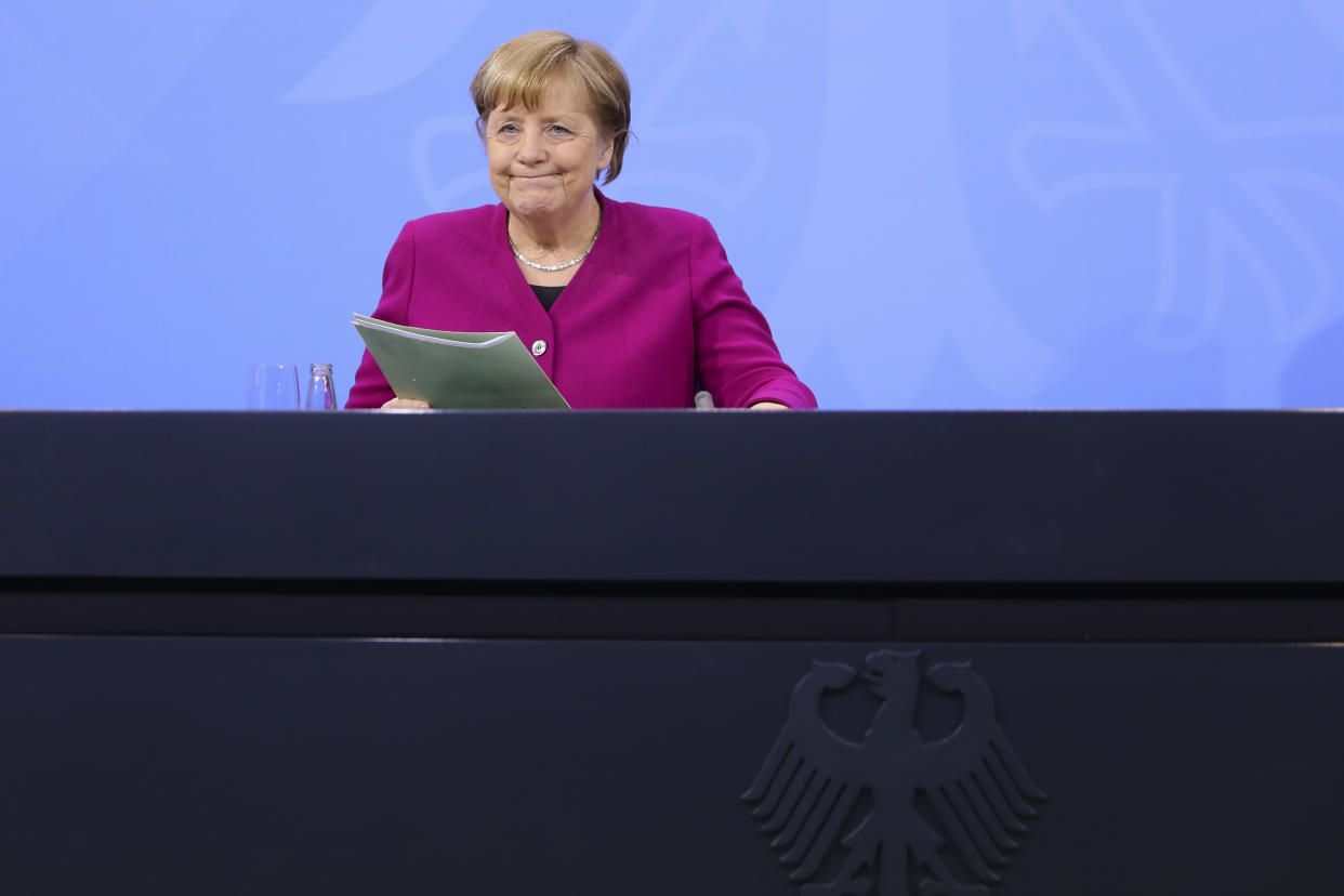 Angela Merkel präsentiert nach einer langen Bund-Länder-Konferenz den Öffnungsplan (Bild: Omer Messinger/Getty Images)