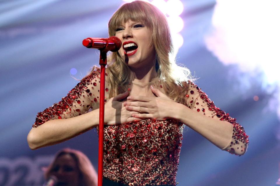 Taylor Swift performs onstage during KIIS FM's 2012 Jingle Ball