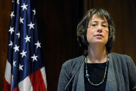 Federal Deposit Insurance Corporation Chairman Sheila Bair speaks during her last scheduled news briefing at FDIC headquarters in Washington, May 24, 2011. REUTERS/Jonathan Ernst/File Photo