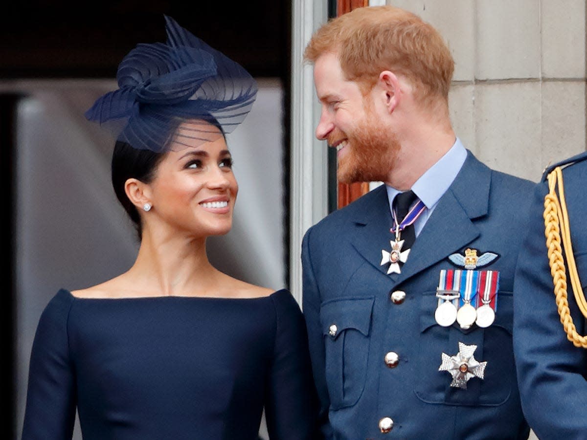 meghan harry palace balcony