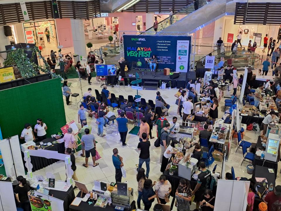 A picture of the bustling crowd during Malaysia's Veg Fest.