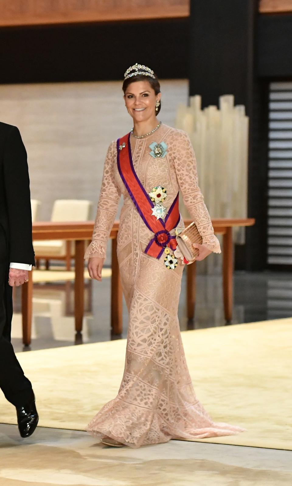 Victoria de Suecia, look de gala con vestido y tiara