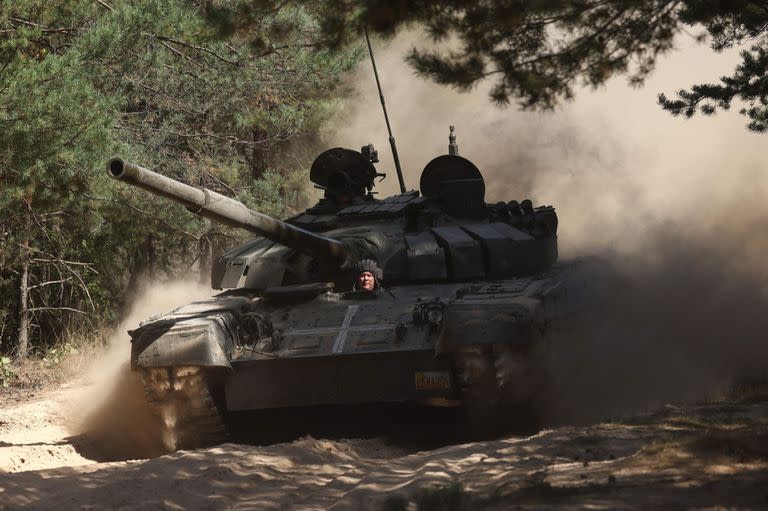 Un ejercicio militar ucraniano en la región de Chernigiv. (Anatolii Stepanov / AFP)