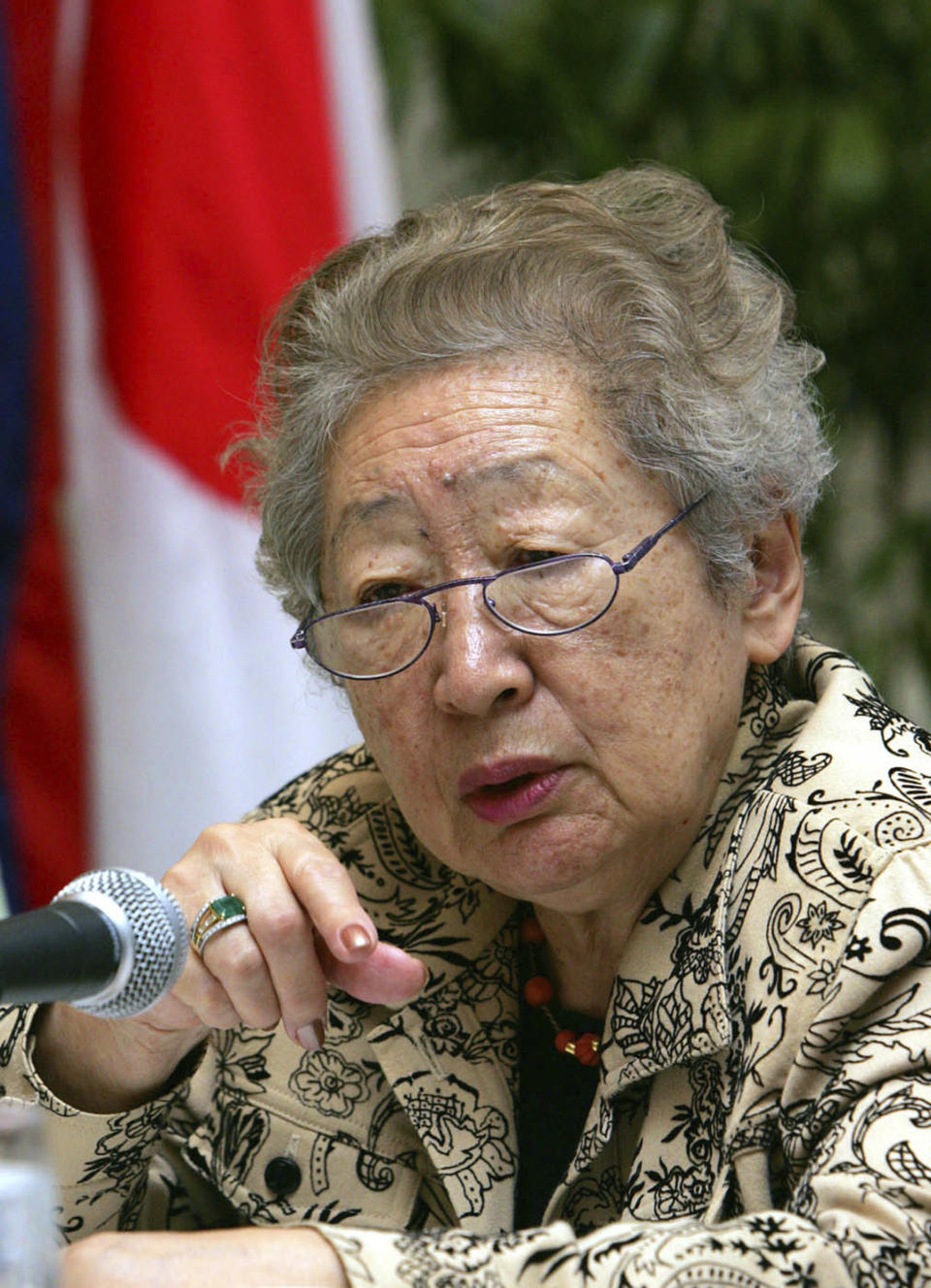 FILE - In this Sept. 21, 2006, file photo, Sadako Ogata, president of the Japan International Cooperation Agency (JICA), answers a reporter's questions during a forum with members of the Foreign Correspondents Association of the Philippines at a hotel in Manila's financial district of Makati. Former top U.N. refugee official Ogata, one of the first Japanese women to hold a top job at an international organization, has died. She was 92. (AP Photo/Pat Roque, File)