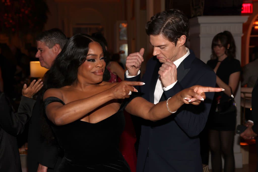 niecy nash and evan peters at 2024 netflix primetime emmys after party
