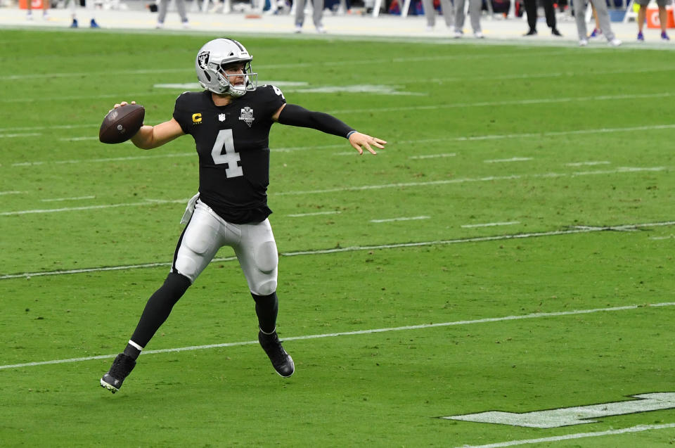 QB Derek Carr isn't happy the Raiders have lost their second straight game. (Photo by Ethan Miller/Getty Images)