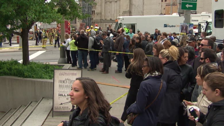 Massive sinkhole closes Rideau Street in downtown Ottawa