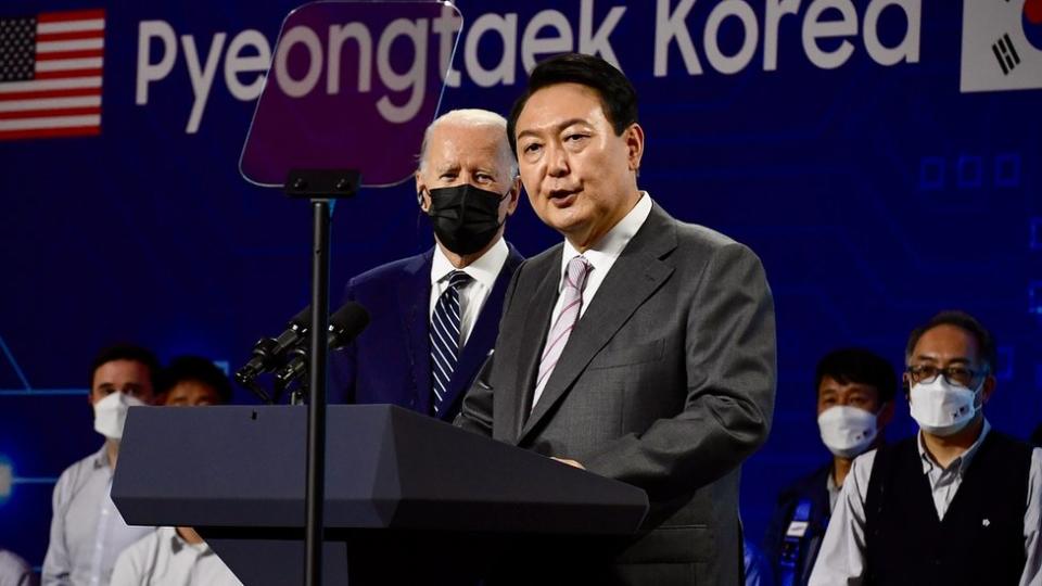 South Korea』s President Yoon (left) with US President Biden