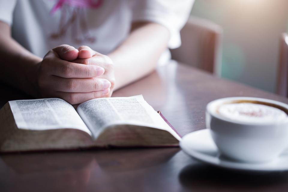 20 Morning Prayers to Start Your Day With a Grateful Heart