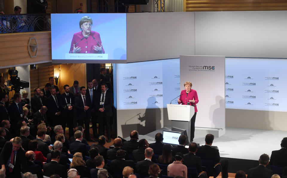Bundeskanzlerin Angela Merkel (CDU) betonte, dass Probleme nur gemeinsam lösbar sind. (Bild: Tobias Hase/dpa)