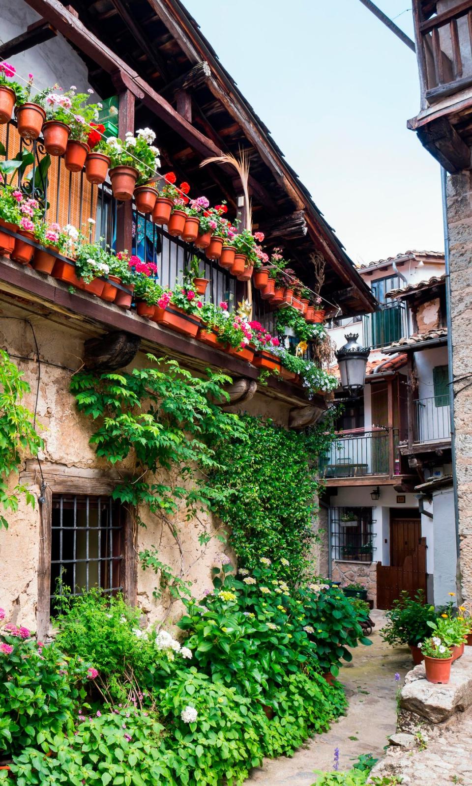 Arquitectura tradicional en el pueblo de Candelario en Salamanca