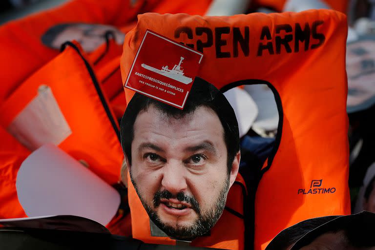 La ONG española Open Arms había rescatado a 147 personas en Libia, las cuales estaban a bordo del barco que retuvo Salvini