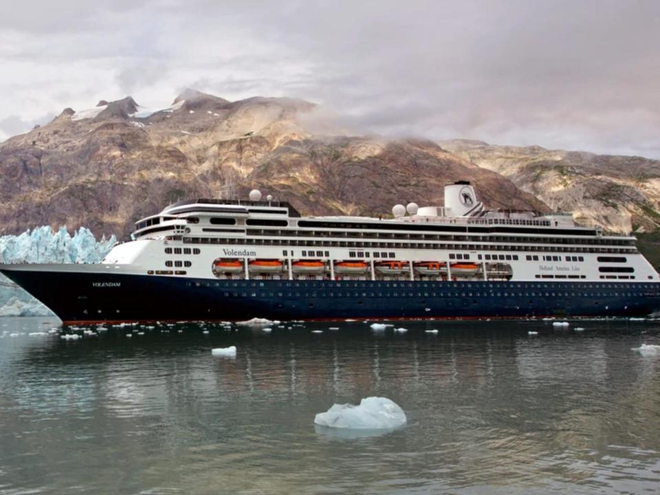 Das Schiff Volendam der Holland America Line wird die Reisenden auf eine 133-tägige Kreuzfahrt mitnehmen, die sowohl die Antarktis als auch den nördlichen Polarkreis besuchen wird. - Copyright: Holland America Line