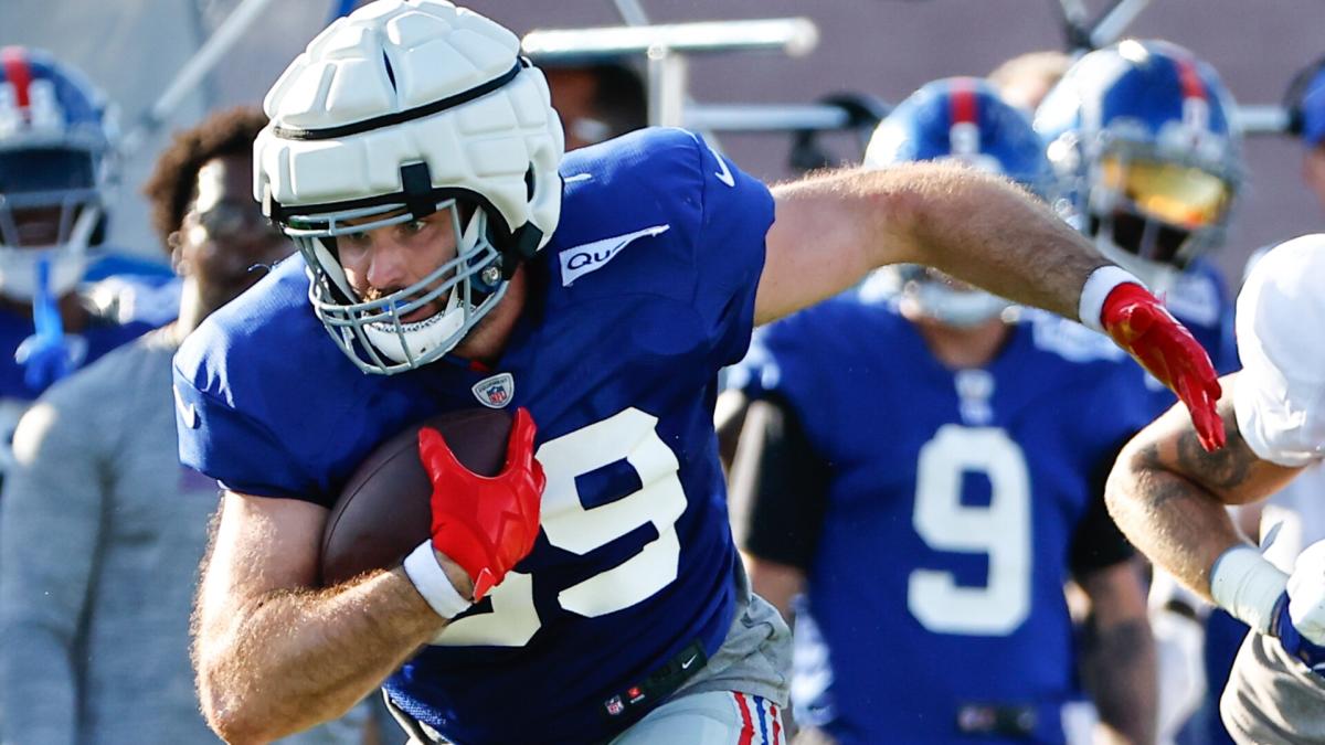 Buffalo Bills tight end Tommy Sweeney (89) at the line of scrimmage during  the first half an NFL football game against the New England Patriots,  Thursday, Dec. 1, 2022, in Foxborough, Mass. (