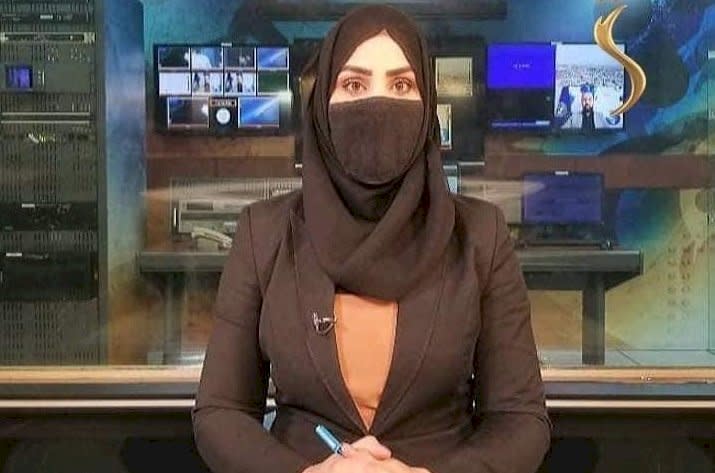塔利班要求阿富汗電視廣播公司當地電視台的女性節目主持人，在播出時必須將臉遮住。(圖擷自推特)